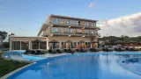 Ninos Laguna Holiday Resort - 4