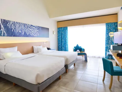 Deluks soba sa dva odvojena kreveta, pogled na more