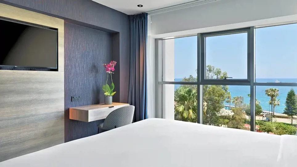 Space Executive Room Front Sea View