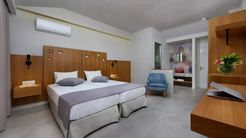 Deluxe Room Pool or Sea View