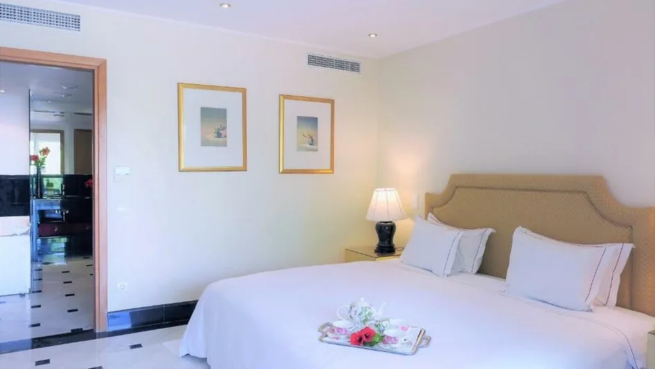 Exclusive 1-Bedroom Suite Sharing Pool