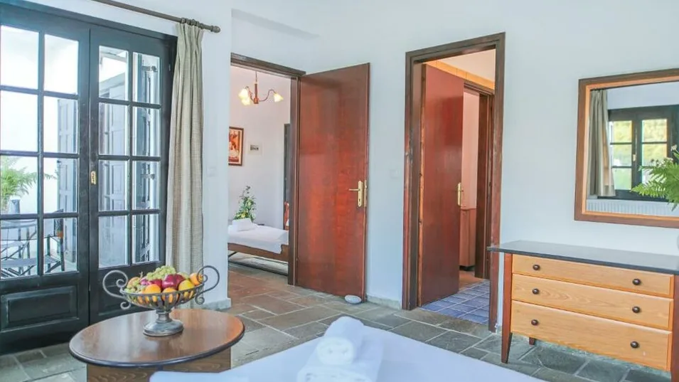 One bedroom family room garden view