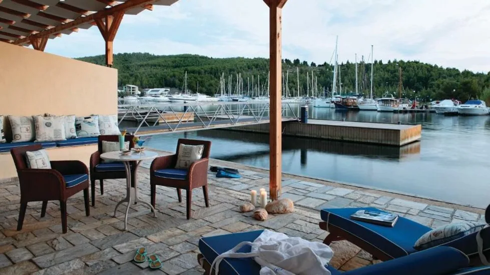 Captain's Suite Marina Front