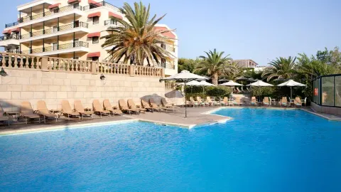 Ramada Attica Riviera