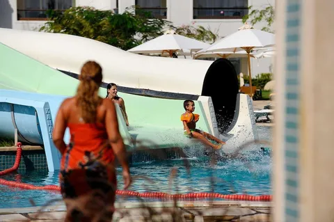 Reef Oasis Blue Bay Resort - 4