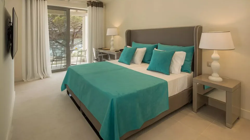 Superior Panorama bungalow suite with jacuzzi