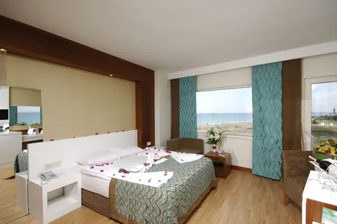 Standardna soba, delimičan pogled na more