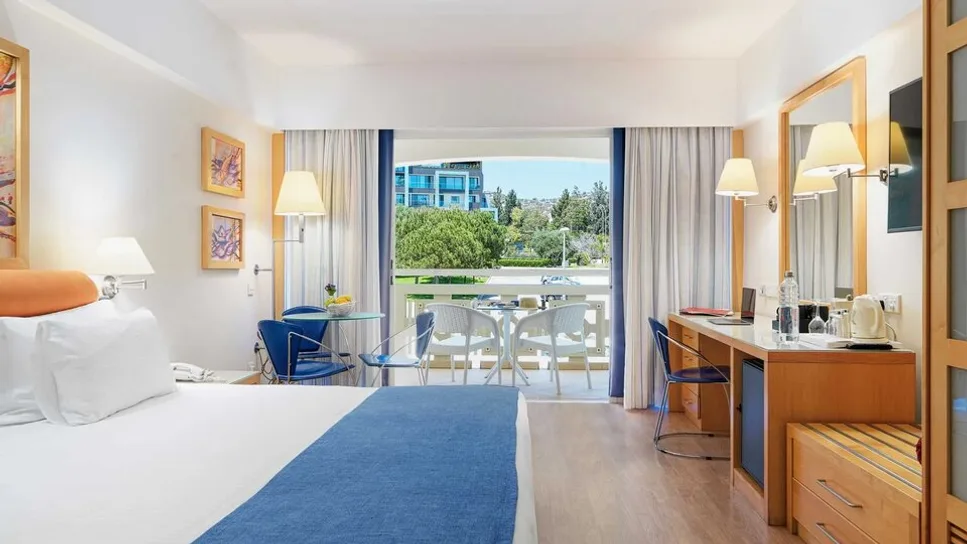 Executive Inland View Room