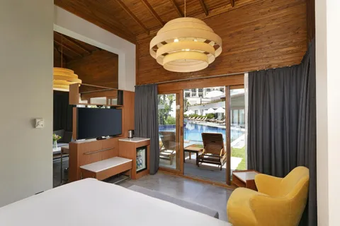 Bali House (Swim-up)