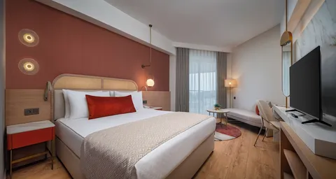 Standardna soba u glavnoj zgradi, bočni pogled na more