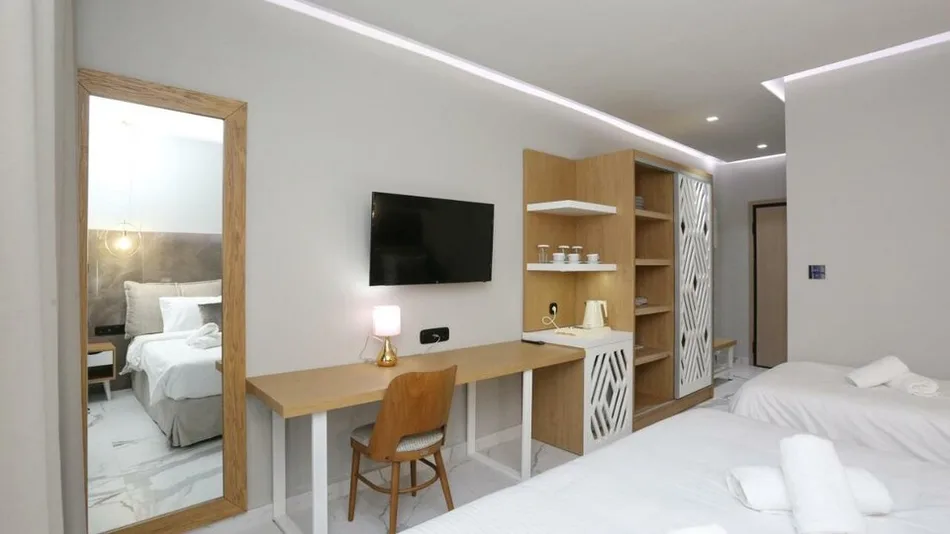 Deluxe room pool view