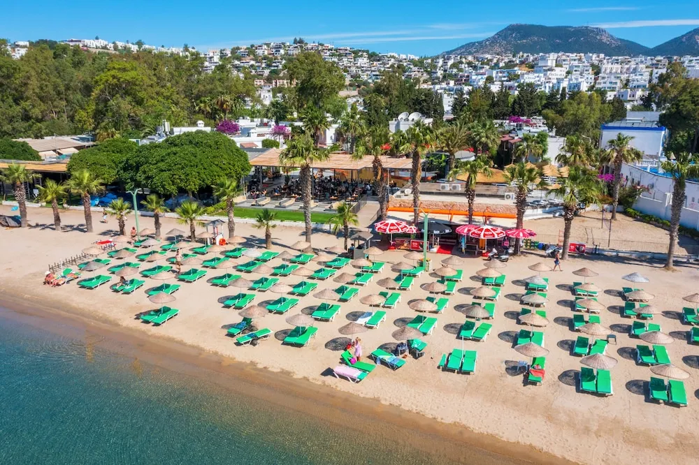 Very Chic Bodrum Adult 18+