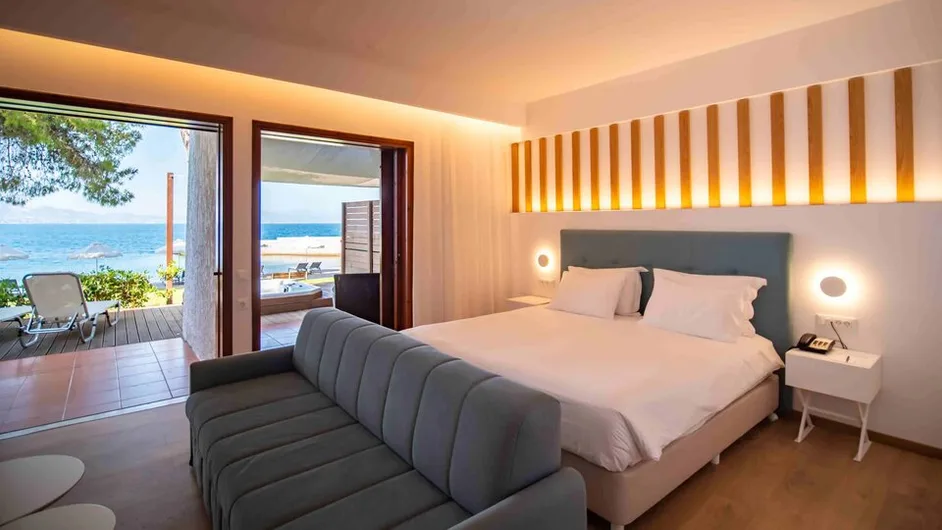 Executive Junior Suite Private Jacuzzi (Wyndham)