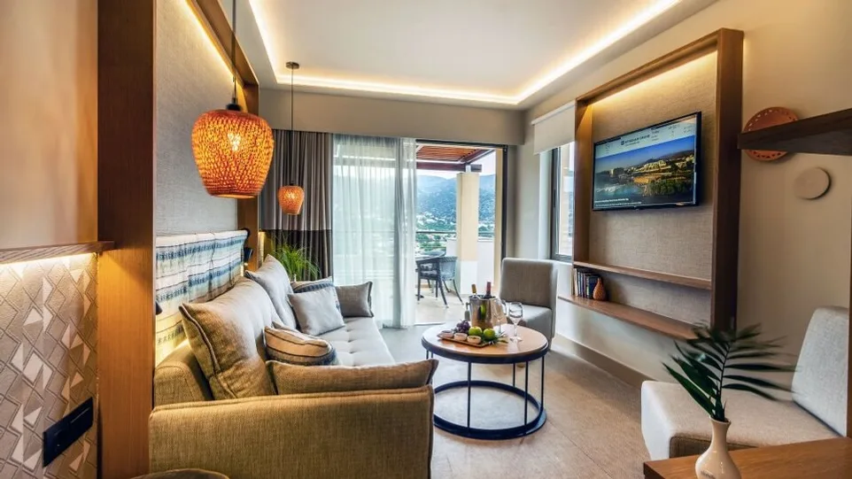 Deluxe Suite Sea View Jetted Pool