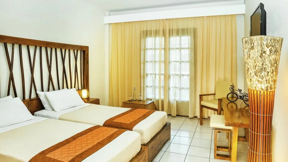 One bedroom family room garden view*